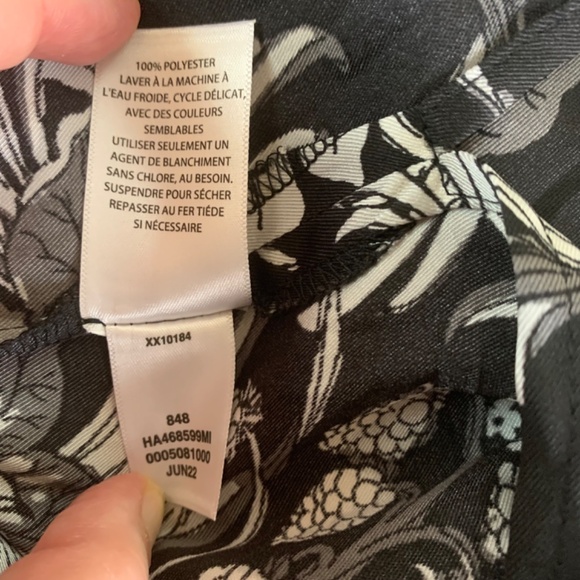 Black and white floral XL Womens Blouse Long Sleeve Button-Up Collar Flowy Light - Picture 7 of 9